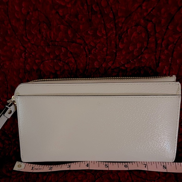 Kate spade wristlet wallet. - Picture 1 of 4